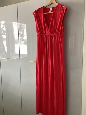 Red Sleeveless V-Neck Maxi Dress